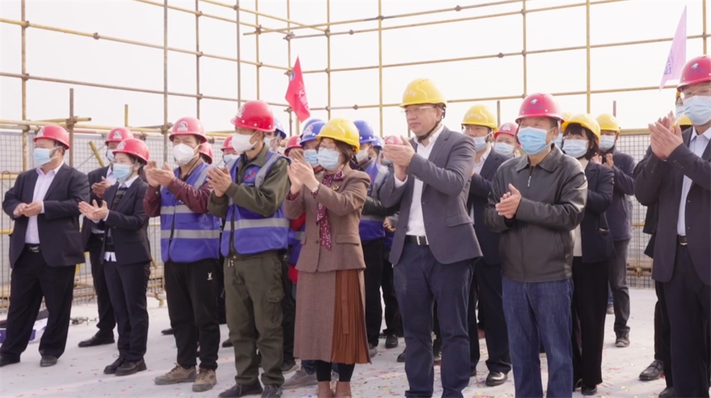 ����ף��ggpoker�����Ƽ����¶��ڴ�¥�ⶥ��ʽԲ�����